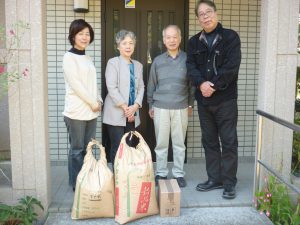 八王子市内の児童養護施設「エス・オー・エスこどもの村」に、お米やオリーブオイルを贈呈(2016/11/3)