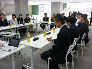 首都大学東京の小田川華子先生をお招きして、「子どもの貧困にどう立ち向かうのか？」をテーマとした勉強会をPlanTで開催。（2016/12/9）